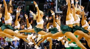 Скандално: Мажоретки по прашки разсейват баскетболисти в Тайван (ВИДЕО)