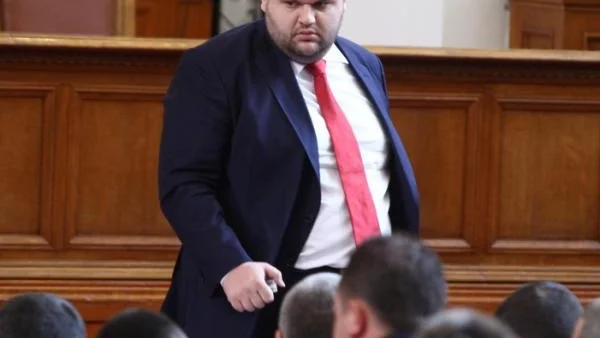 Петата колона подпря пропагандно Пеевски