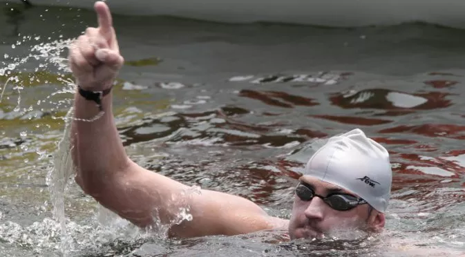 Великият Петър Стойчев с титла и рекорд по плуване в ледени води