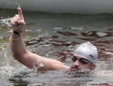 Петър Стойчев стана световен шампион по плуване в ледени води с рекорд
