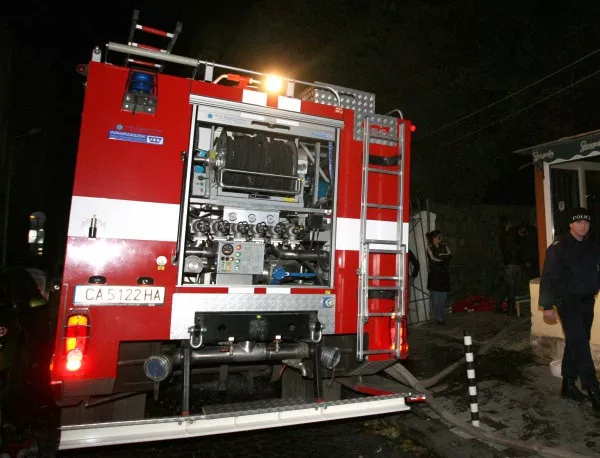 Петима пострадаха при голям пожар в Банско