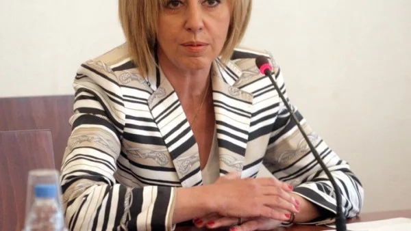 Манолова: На изборите може да има и опция "Вот против всички"