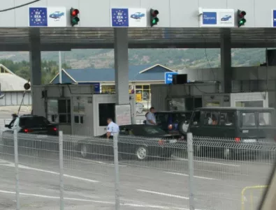 Опашки задръстиха границите, трафикът на влизане в София е интензивен