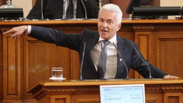 Не се плашете, г-н президент, свикайте КСНС, призова Сидеров