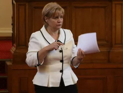 Менда Стоянова: Управляващите нарочно направиха неизпълним бюджет