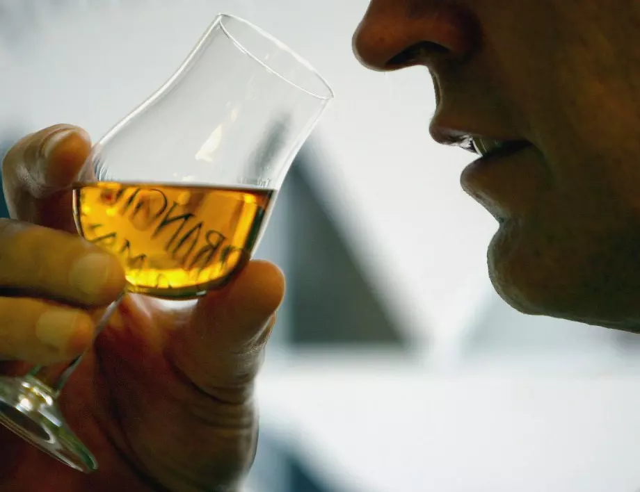 Десетки починали след отравяне с фалшив алкохол в Русия