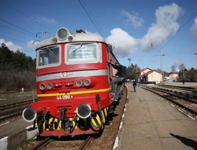БДЖ спира 50 пътнически влака от януари