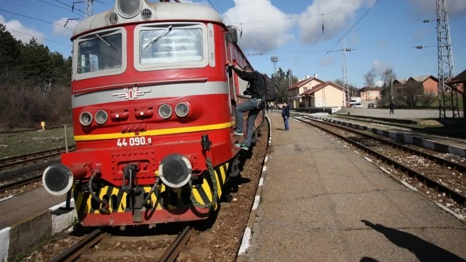 Още 1 милиард за саниране, нито стотинка за БДЖ