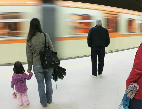 Спират метрото между две от станциите през уикенда