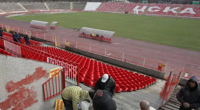 Подмениха терена на стадион "Българска армия"