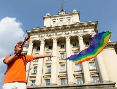 Тазгодишният гей парад акцентира върху дискриминацията в образованието
