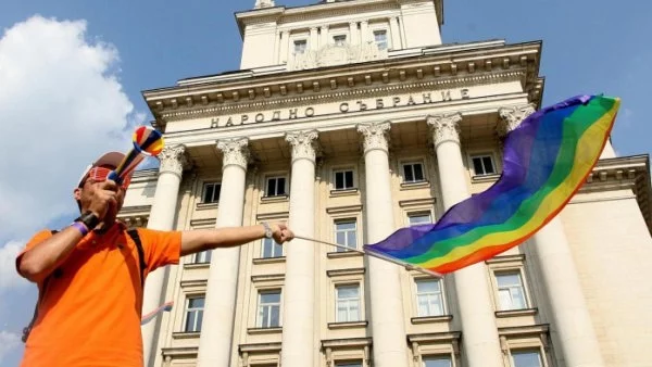 Софийска община още не е издала съгласувателни писма за гей парада и протеста срещу него