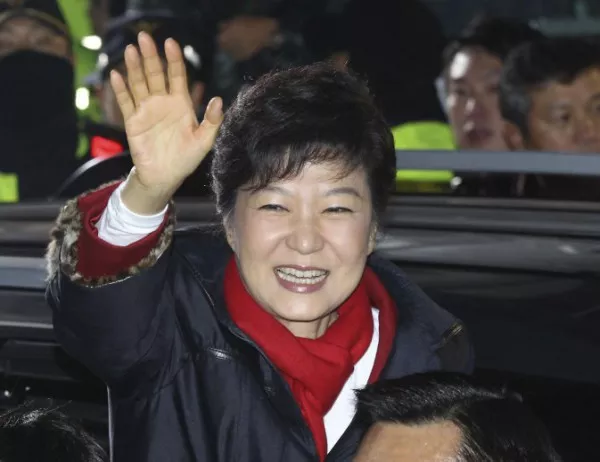 Бившият президент на Южна Корея остава в затвора по-дълго