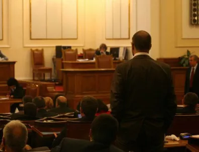 ГЕРБ внесе предложение за замразяване на депутатските заплати, Манолова одобри