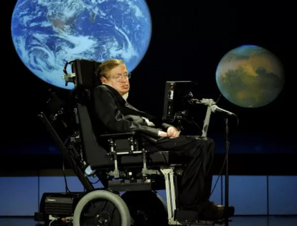 Стивън Хокинг: След 50 години хората ще живеят на Луната