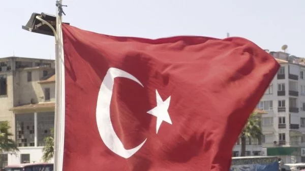 Разследват 58 души за критики срещу турската държавна Анадолска агенция 