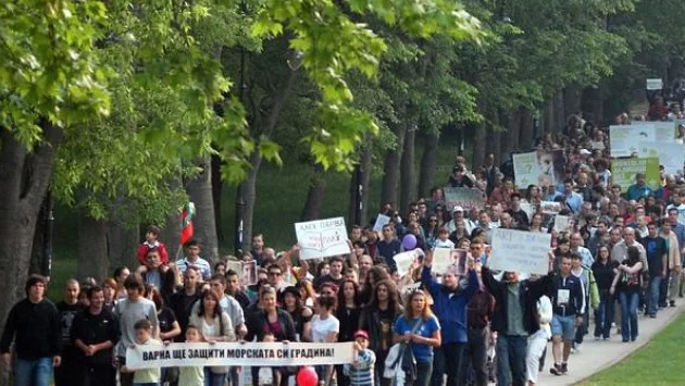 В Морската градина не може да има коли, но може