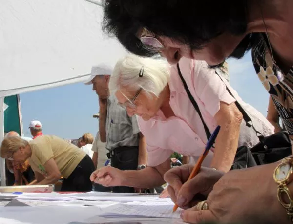 БСП събира подписи за регистрация за изборите в центъра на София