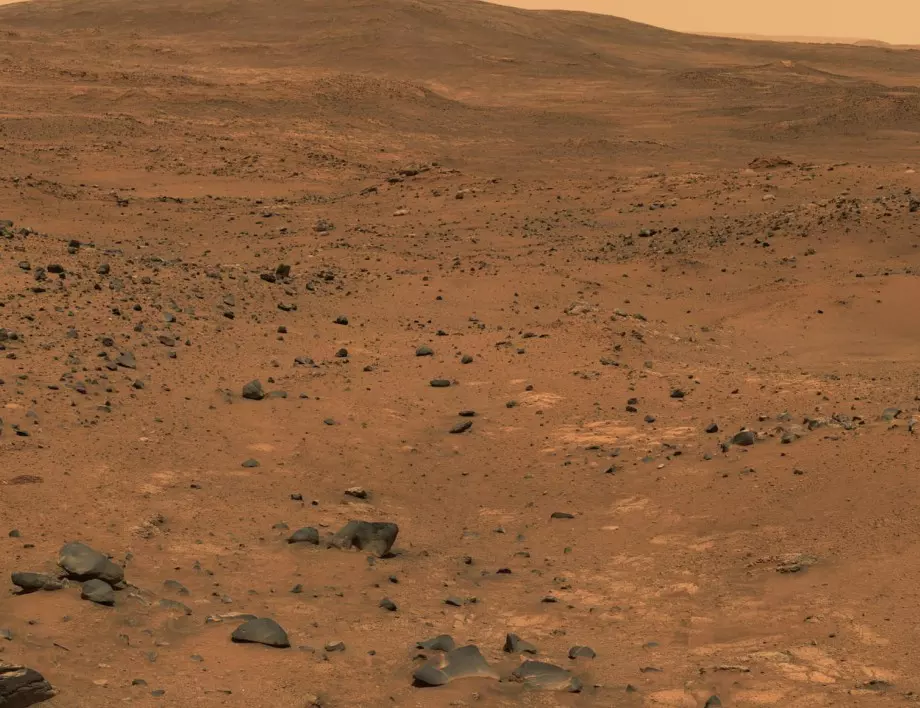 Тайнствено "клатушкане“ движи полюсите на Марс