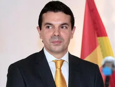 Попоски: България да не блокира Македония и да докаже добросъседство