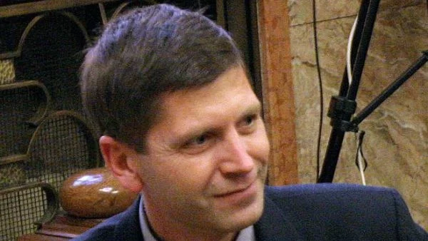 На извънредно заседание 37 НС гласува оставката на правителството на Жан Виденов