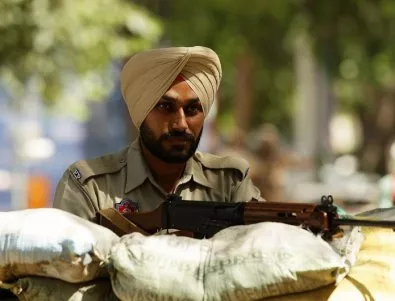 Стрелци убиха 12 души на пазар в Индия