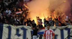 ВИДЕО: Фенове на Хайдук вилняха в Сърбия на път към София