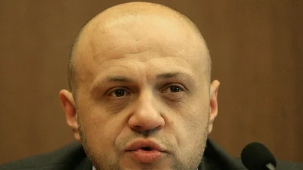 Дончев: Властта се инати референдумът и изборите да не са в един ден
