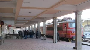 Дядо Коледа пътува с влак от София до Плевен