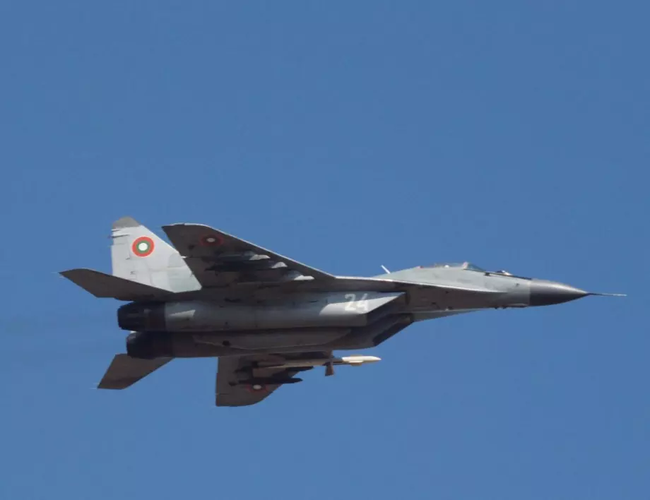 България ни праща 16 МиГ-29 и 14 Су-25, уверени в Украйна, Кирил Петков отрече