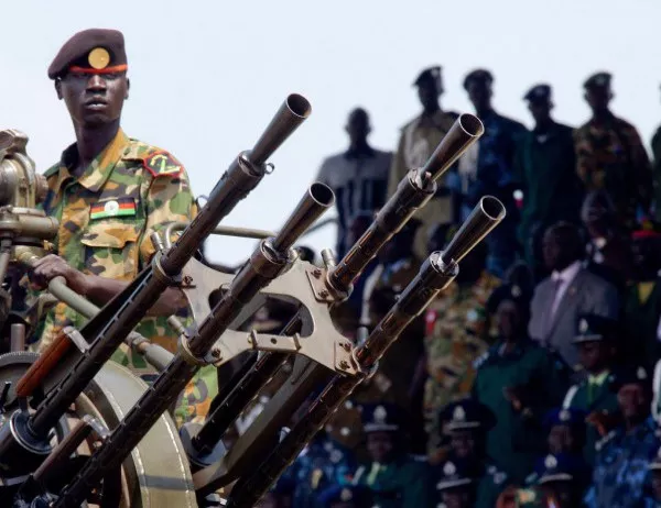 Лидерите на протестиращите в Судан искат разпускане на военния съвет