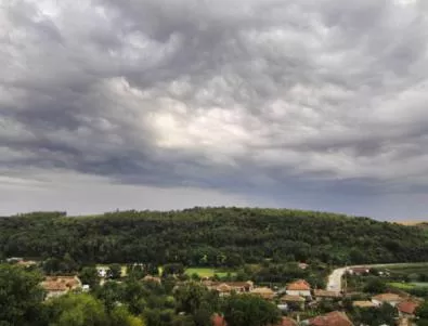 Разкъсана облачност, в Северна България и източните райони ще превалява