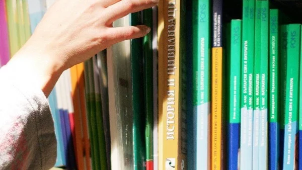 Едно от седем деца не завършва училище