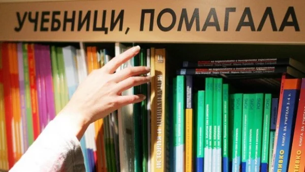 Такева иска синдикатите в комисиите по одобряване на учебниците