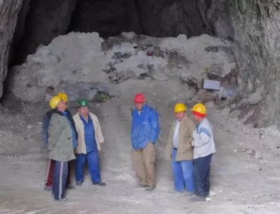Десетки миньори могат да останат без домове след фалита на мина 
