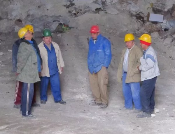 Миньорите от мина "Черно море" блокират пътя Бургас - Слънчев бряг