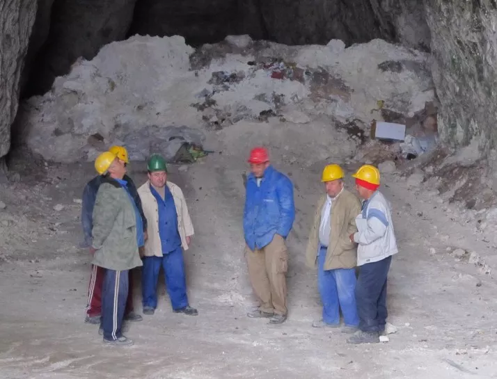 Инспекцията по труда започва проверка заради протестиращите под земята миньори