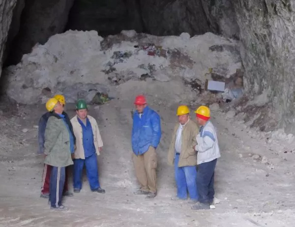 Миньорите в „Оброчище“ прекратиха протеста, проверките на мината продължават