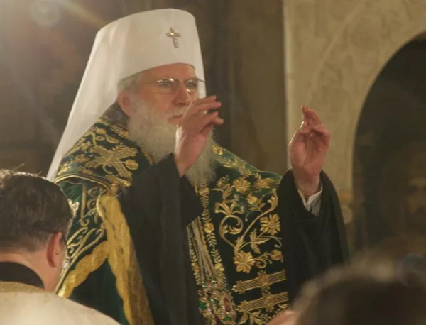Патриарх Неофит припадна в Истанбул
