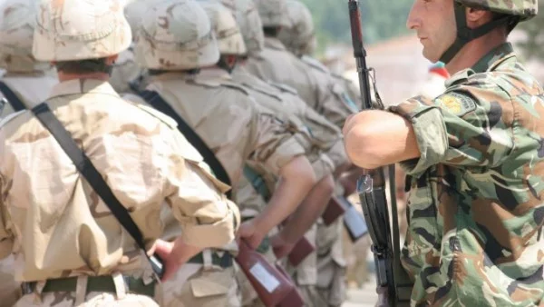 Тържествено са уволнени последните наборници и българската армия става изцяло професионална