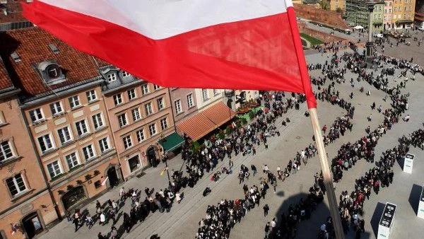 Полската съдебно-конституционна драма, която изкара 50 000 души на улицата