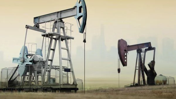 Петролът продължава да пада