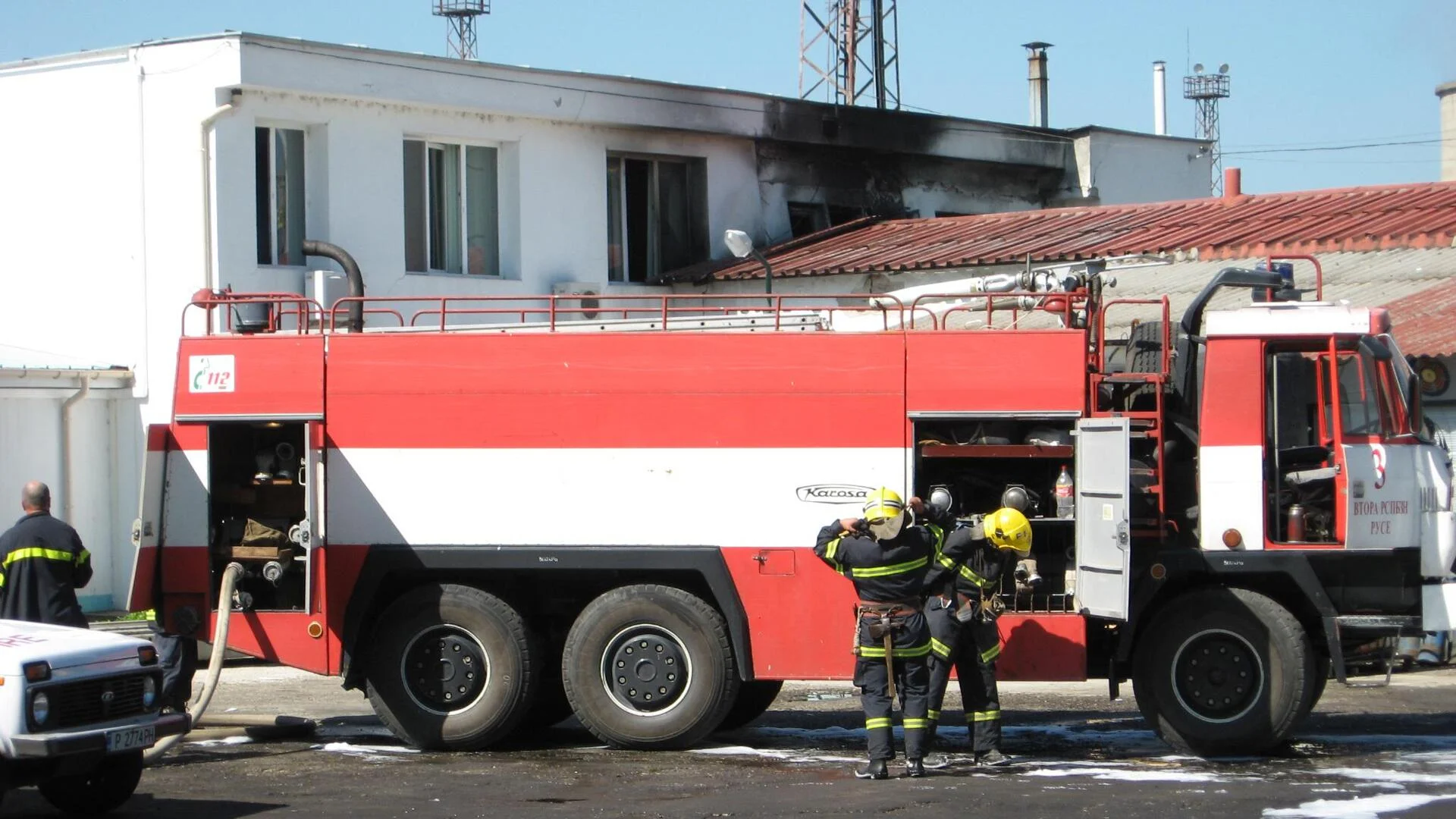 Пожарът в операта в Русе: При гасенето сградата е потънала - докъде е ремонтът? (СНИМКИ)