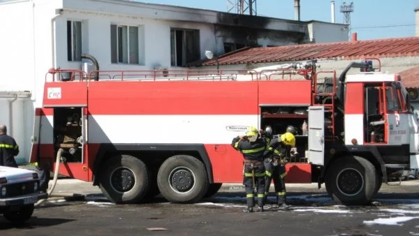 ТИР се вряза в бензиностанция на магистрала "Тракия", има ранени