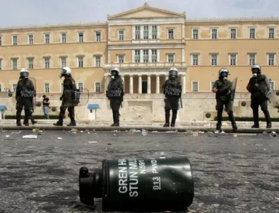 25 хил. души се вдигнаха на протест срещу икономиите в Атина