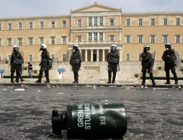 25 хил. души се вдигнаха на протест срещу икономиите в Атина