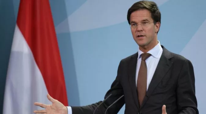 Премиерът на Холандия: Срам ме е от феновете на Фейенорд
