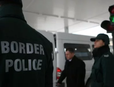 Румънските граничари са открили на границата с България камион с мигранти