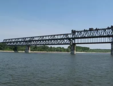 Румънците ремонтират своя Дунав мост, търсят се пари и за нашата част