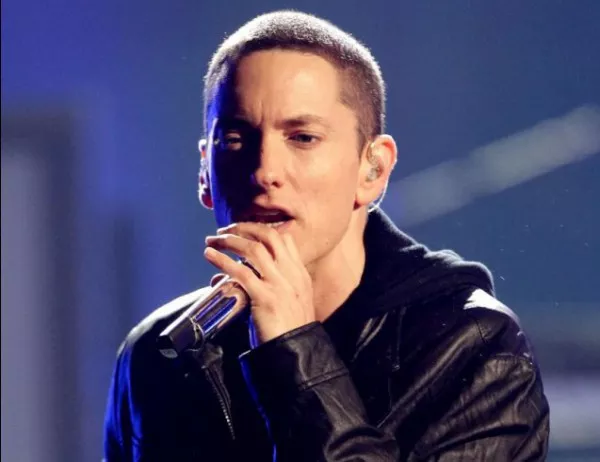 Eminem надмина ABBA и Led Zeppelin в класациите във Великобритания